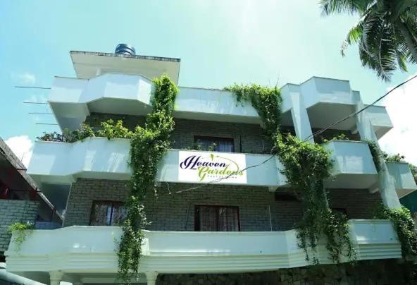 Heaven Gardens Hotel Kochi Екстериор снимка